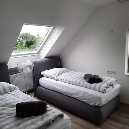 Ferienwohnung Apartment - Free Parking - Wifi - Kitchen Essen Esterno foto