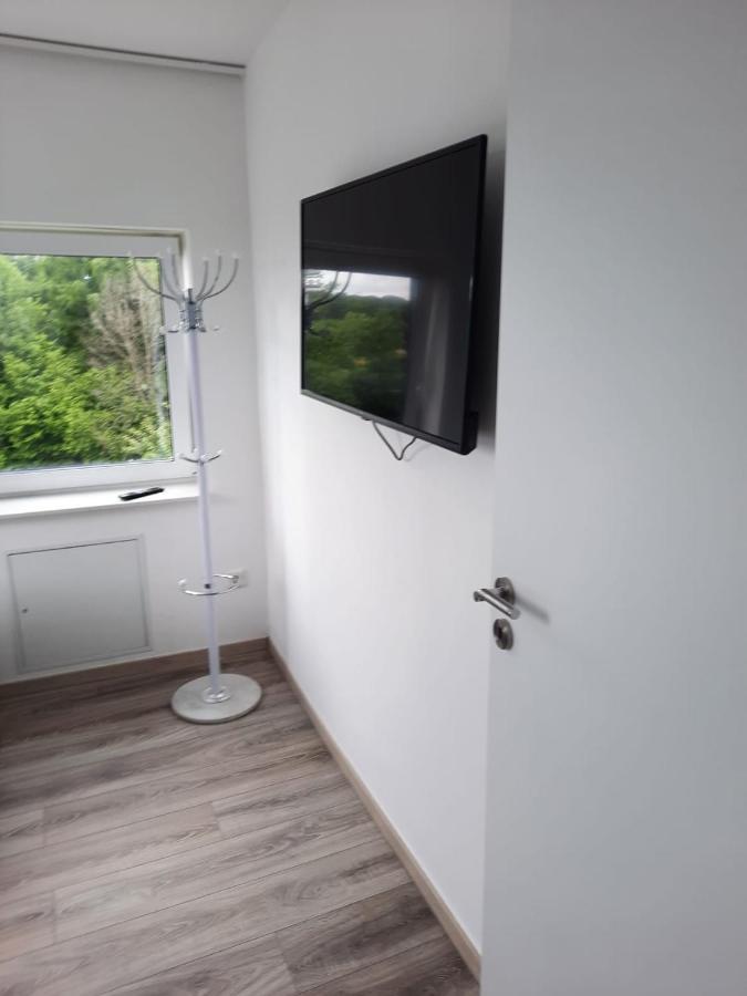 Ferienwohnung Apartment - Free Parking - Wifi - Kitchen Essen Esterno foto