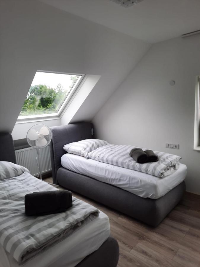 Ferienwohnung Apartment - Free Parking - Wifi - Kitchen Essen Esterno foto